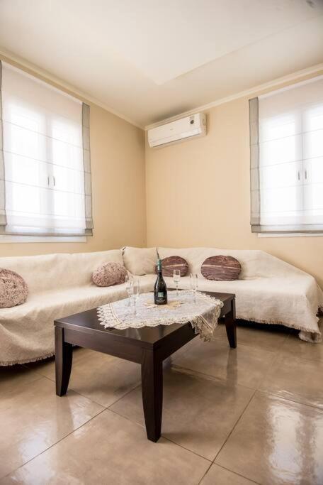 ארגוסטולי Joana Apartment מראה חיצוני תמונה
